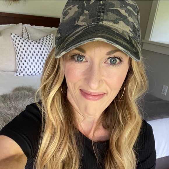 Meet your Posher, Alyssa - Picture 1 of 1